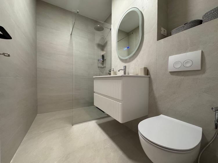 Apartament cu 2 camere semidecomandat, mobilat în Pipera