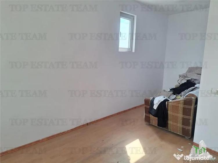 Casă cu 7 camere cu Teren 170 Mp în Tei
