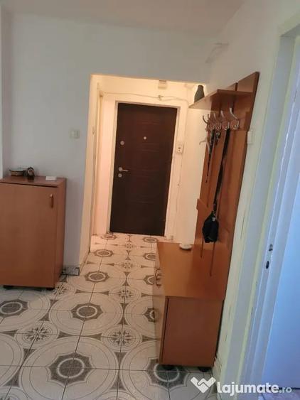 Apartament cu 3 camere decomandat în Narcisa