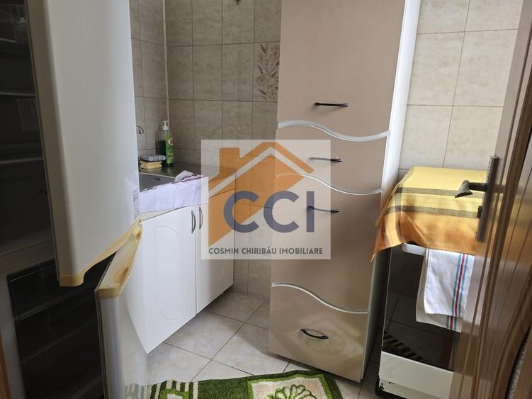 Garsonieră decomandată în Central