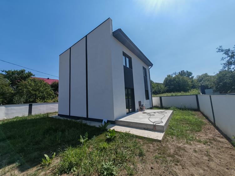 Casă cu 4 camere cu Teren 400 Mp în Mărgineni