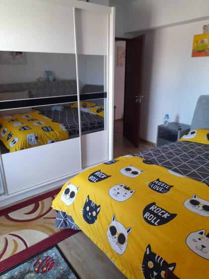 Apartament cu 3 camere semidecomandat în Turnișor