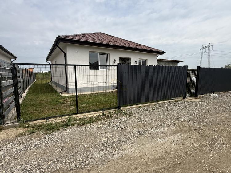 Casă individuală cu 4 camere cu Canalizare în Ciorogârla