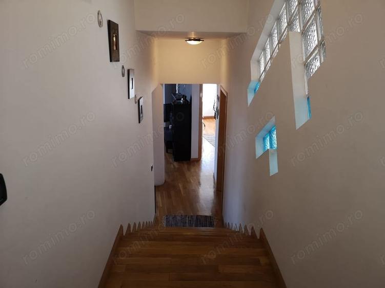 Casă cu 8 camere cu Teren 179 Mp în Craiter