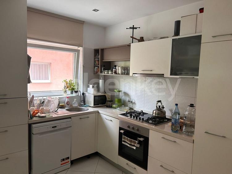Apartament cu 4 camere decomandat, mobilat în Pipera