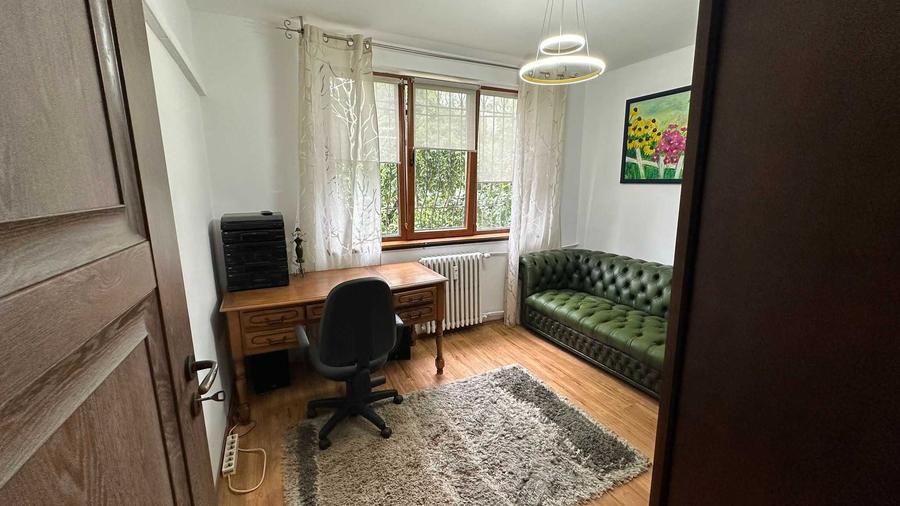 Apartament cu 3 camere decomandat în Calea București