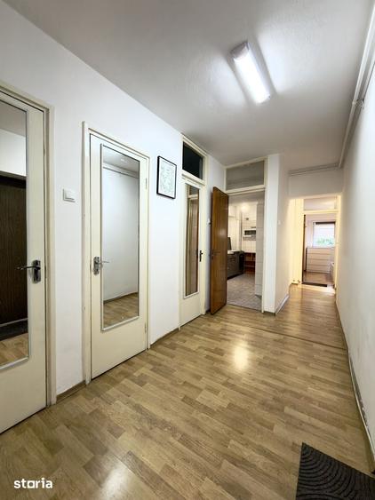 Apartament cu 3 camere semidecomandat în Eminescu
