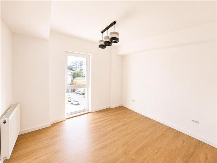 Apartament cu 4 camere semidecomandat, mobilat în Dâmbul Rotund