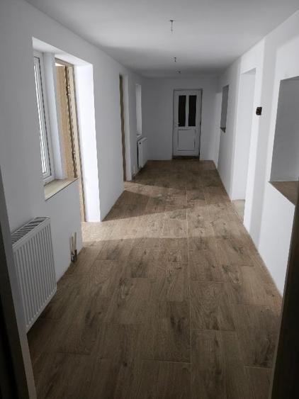 Casă individuală cu 5 camere cu Canalizare în Corbu
