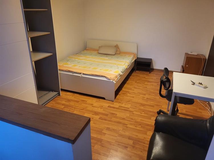 Apartament cu 3 camere decomandat în Titan