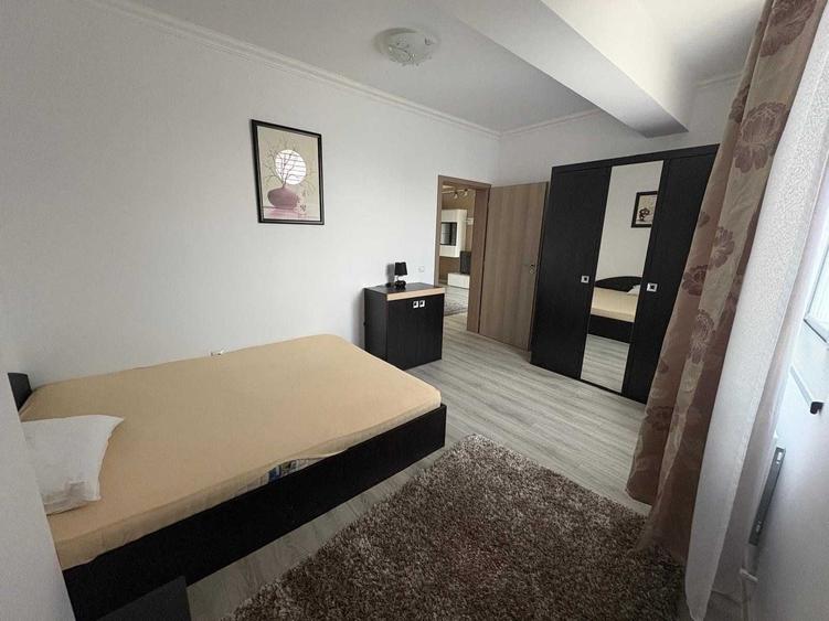 Apartament cu 3 camere semidecomandat în Central