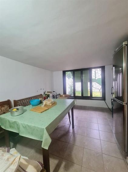 Casă individuală cu 6 camere decomandat cu Teren 250 Mp în Iorga