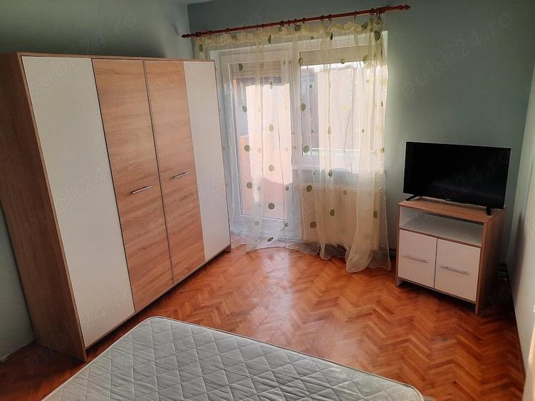Apartament cu 3 camere decomandat în Exterior Vest