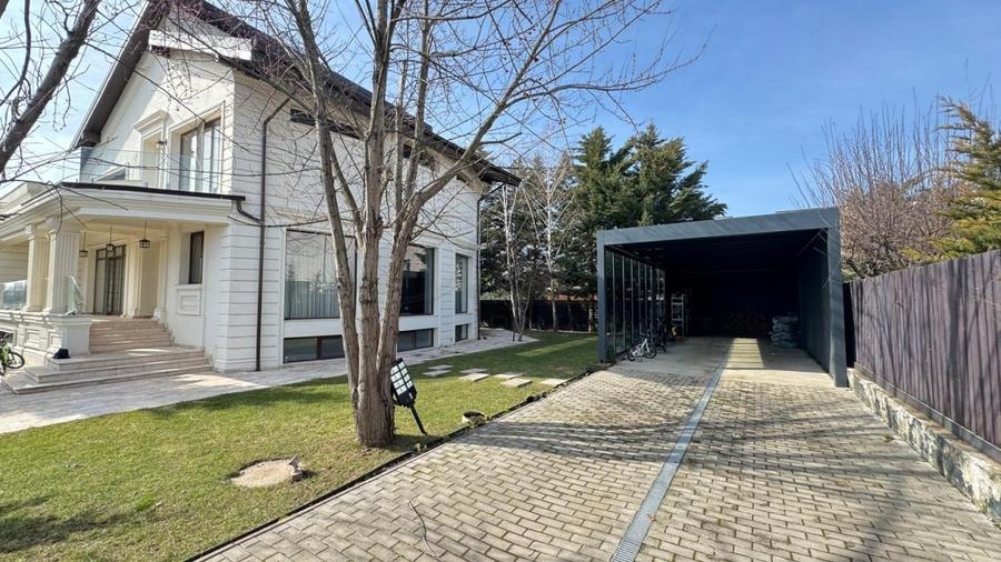 Casă individuală cu 7 camere cu Piscina în Iancu Nicolae
