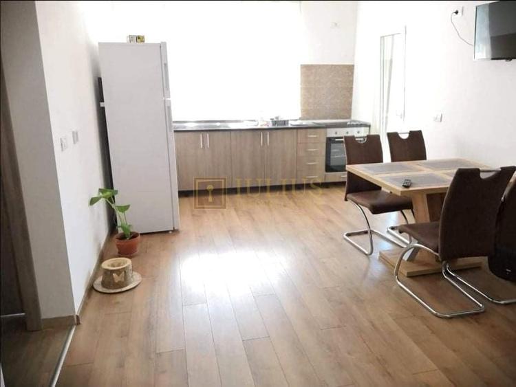 Apartament cu 2 camere semidecomandat, mobilat în Dumbrăvița