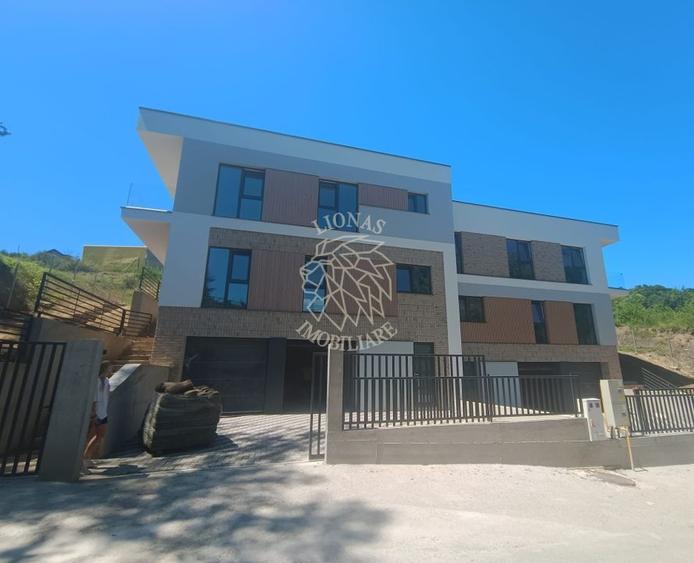 Duplex cu 4 camere cu Canalizare în Tăuți