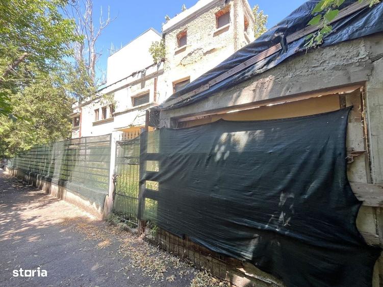 Casă cu 4 camere în Dorobanți