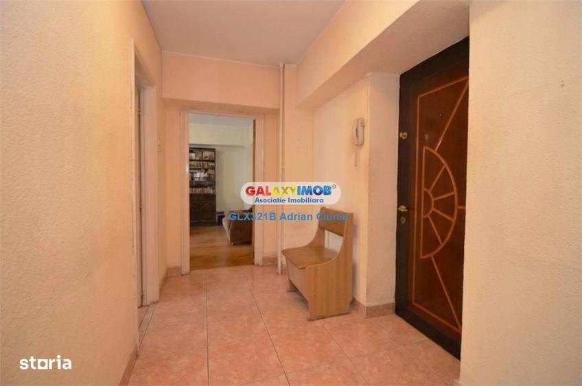 Apartament cu 3 camere decomandat în Decebal