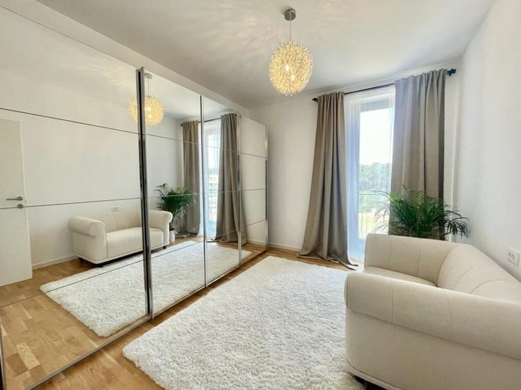 Apartament cu 4 camere decomandat în Băneasa