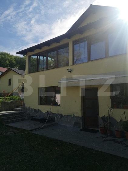 Casă individuală cu 4 camere cu Garaj în Exterior Est