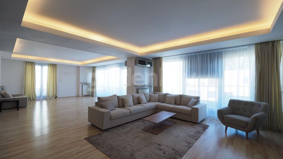 Penthouse cu 5 camere decomandat, mobilat în Aviației