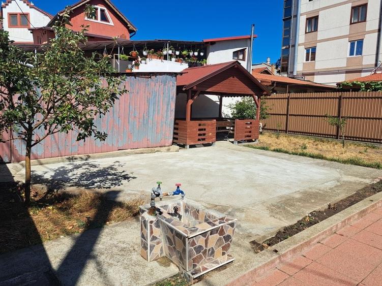 Casă cu 4 camere în Central