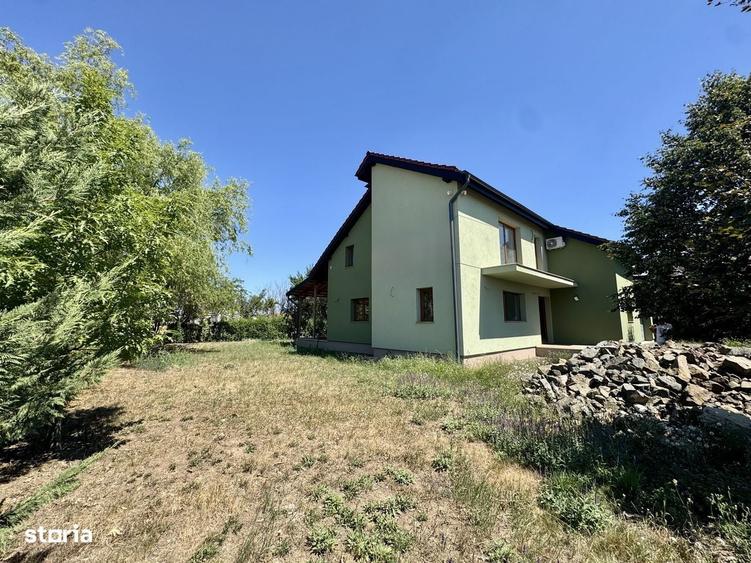 Casă cu 4 camere cu Teren 500 Mp în Central