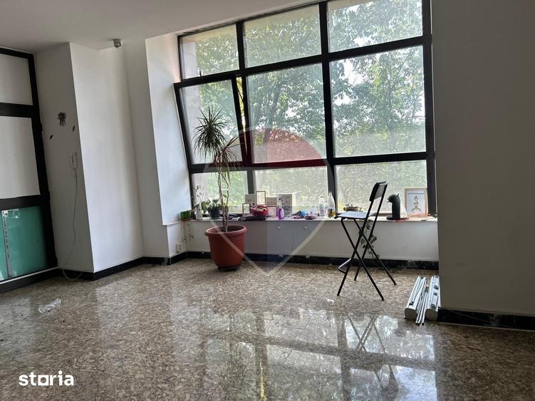 Spațiu comercial, de 362 mp, în Centrul Civic