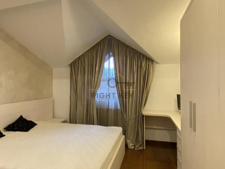 Apartament cu 3 camere decomandat, mobilat în Mărgeanului