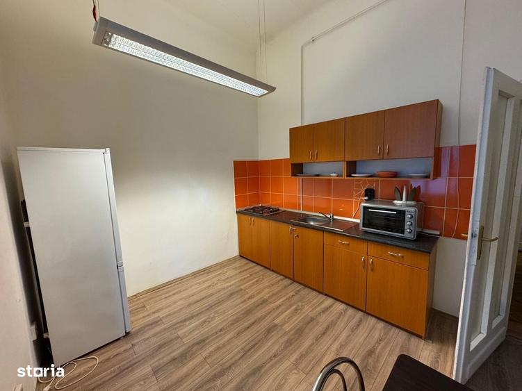 Apartament cu 3 camere semidecomandat în P-ța Unirii