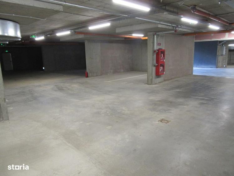 Apartament cu 3 camere semidecomandat în Fundeni