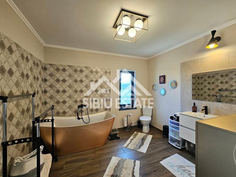 Casă individuală cu 5 camere cu Canalizare în Exterior Sud