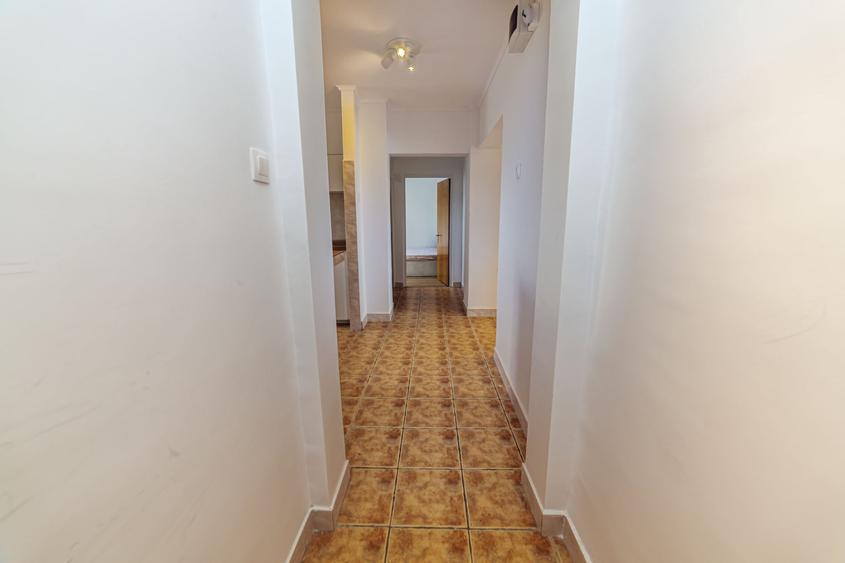 Apartament cu 3 camere decomandat, mobilat în Văcăresti