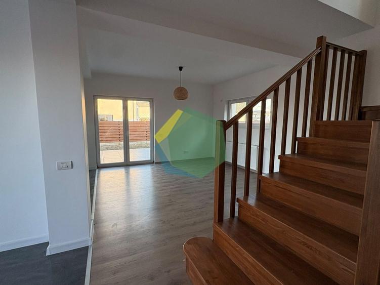 Duplex cu 3 camere cu Canalizare în Sud-Vest