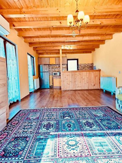 Casă individuală cu 5 camere cu Teren 993 Mp în Central