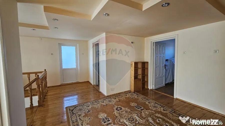 Casă cu 5 camere cu Teren 2078 Mp în Bogata
