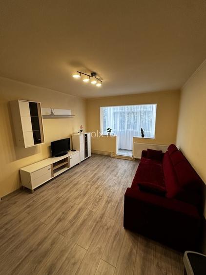 Inchiriez apartament