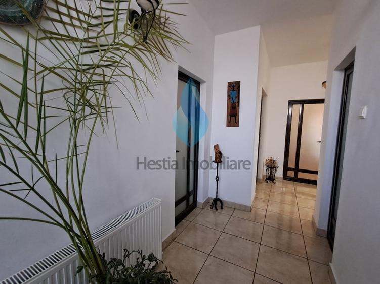 Casă cu 7 camere cu Canalizare în Bucium