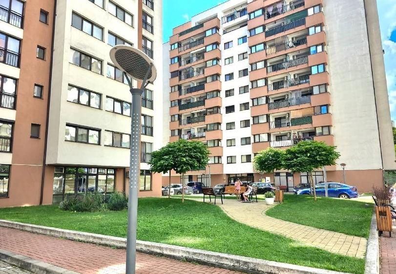 Apartament cu 3 camere decomandat în Central