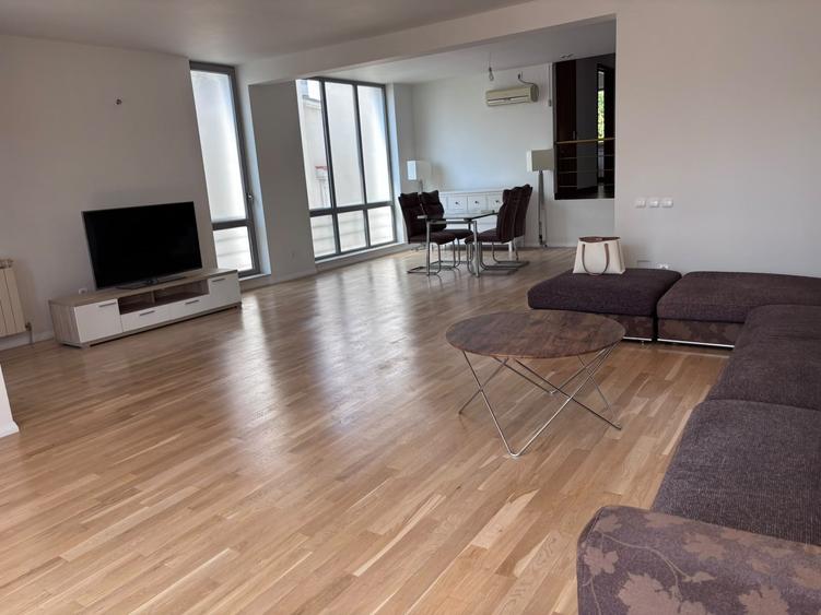 Apartament cu 4 camere decomandat, mobilat în Dorobanți