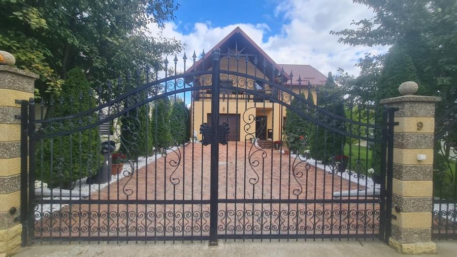 Casă individuală cu 4 camere cu Canalizare în Valea Lupului