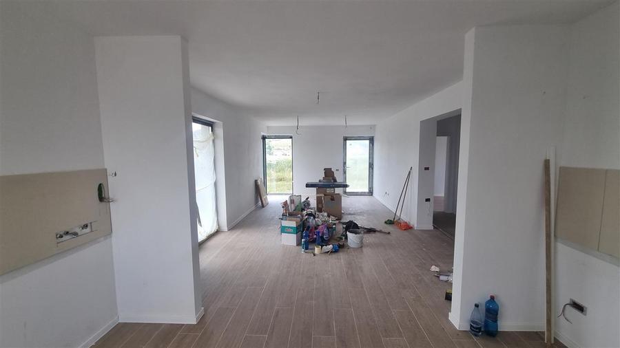 Casă individuală cu 5 camere cu Teren 500 Mp în Sânpetru