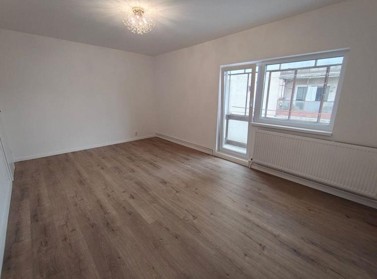 Apartament cu 3 camere decomandat în Ștrand