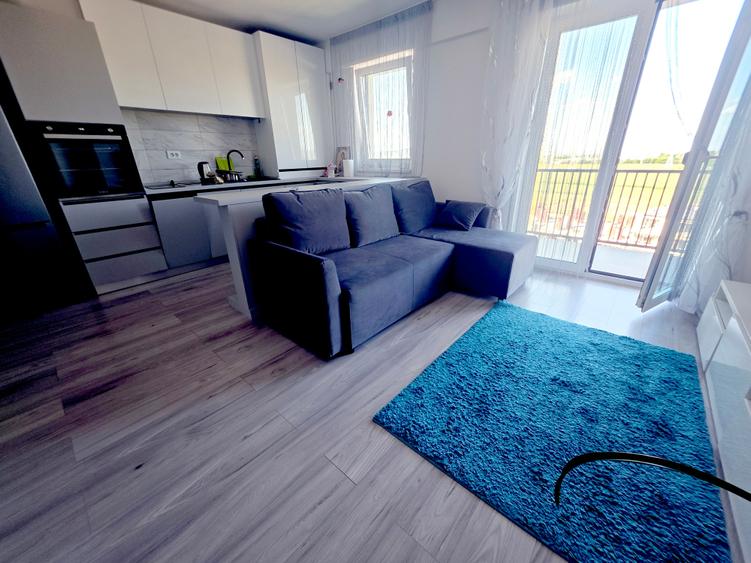 Apartament cu 2 camere decomandat în Tractorul