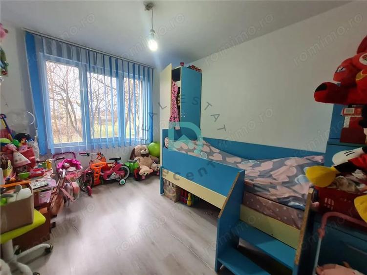 Apartament cu 3 camere decomandat în Craiter