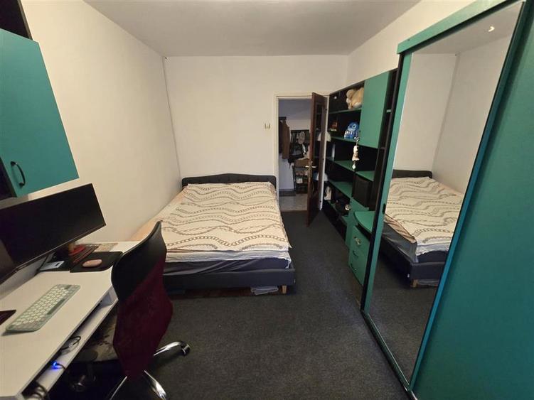 Apartament cu 4 camere decomandat, mobilat în Răcădău