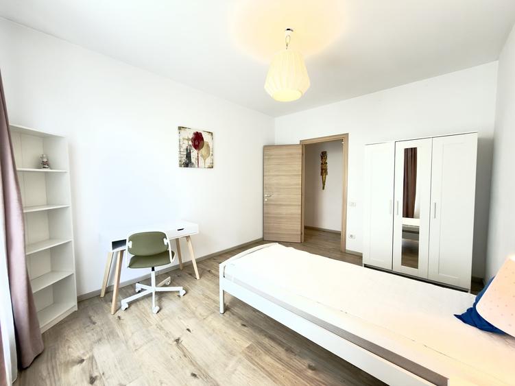 Apartament cu 3 camere decomandat, mobilat în Barbu Văcărescu