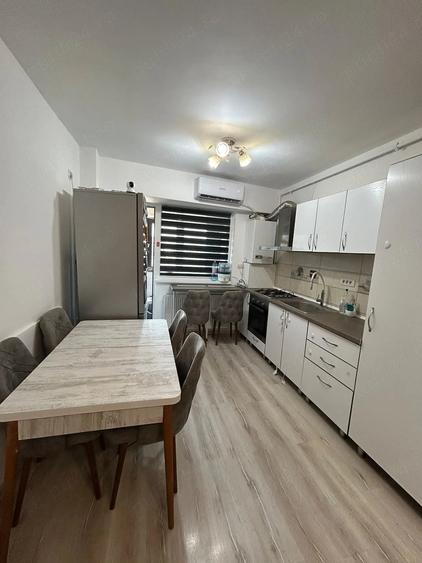 Apartament cu 3 camere decomandat în Dudu