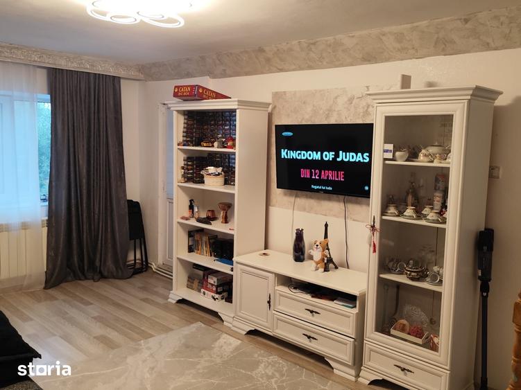 Apartament cu 3 camere decomandat în Holboca