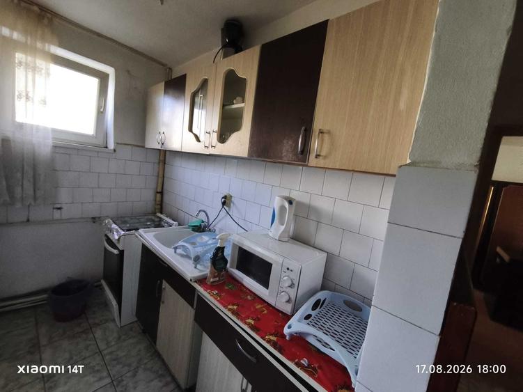 Apartament cu 3 camere decomandat în Petros